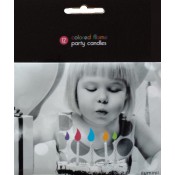 12 gekleurde taartkaarsjes met feestelijk gekleurde vlammetjes