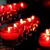 Schitterend brandende offerlichtjes - devotielichtjes - votive kerkkaarsjes voor thuis of in de kerk