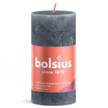Bolsius leiblauw rustiek stompkaars 130/68 (60 uur) slate blue verpakt per 4 stuks