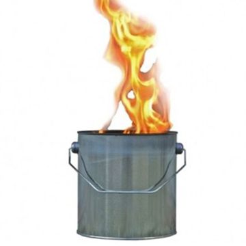 Grote vlam buitenkaars, vuurblik welke warmte gevend is en veel sfeervol licht geeft door de flinke vlam